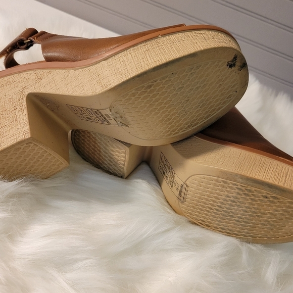 Brown Leather Women's Sandals - Picture 6 of 10